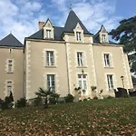 Le Petit Chateau Des Cedres Mouchamps