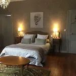 Le Petit Chateau Des Cedres