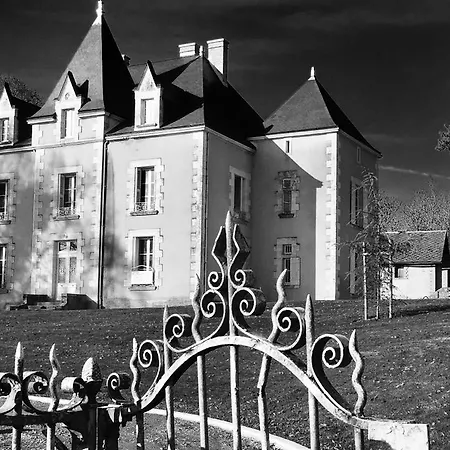 Le Petit Château Des Cedres Couette-café
