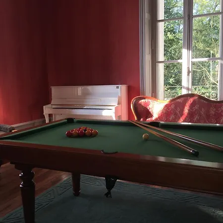 Couette-café Le Petit Château Des Cedres 3*