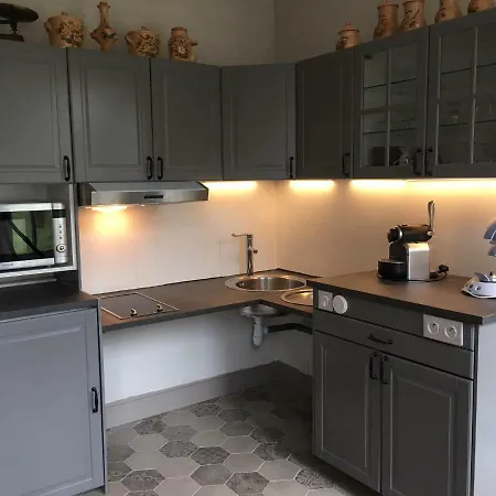 Le Petit Chateau Des Cedres *