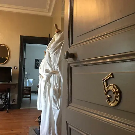Le Petit Chateau Des Cedres *