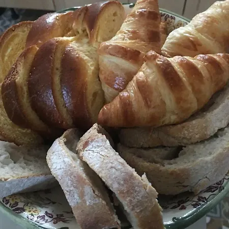 Couette-café Le Petit Château Des Cedres 3*