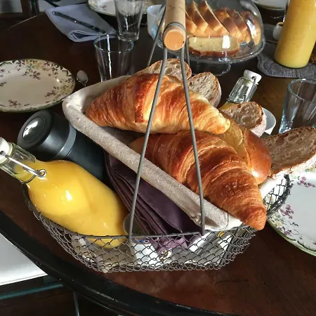 Le Petit Château Des Cedres Couette-café