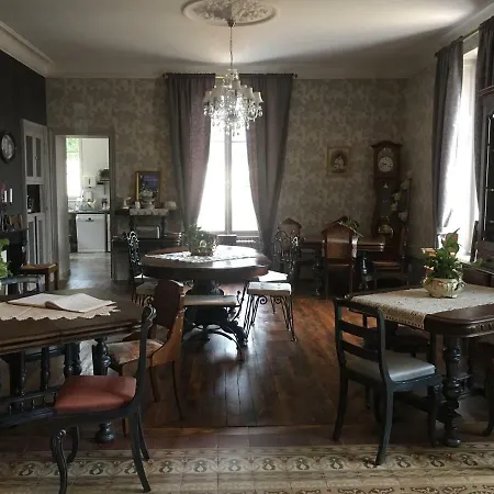 Couette-café Le Petit Château Des Cedres Mouchamps