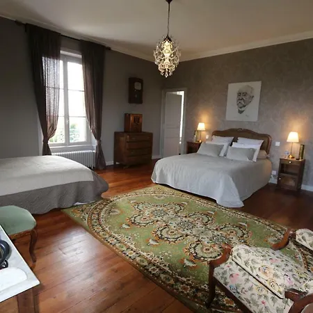 Couette-café Le Petit Château Des Cedres 3*