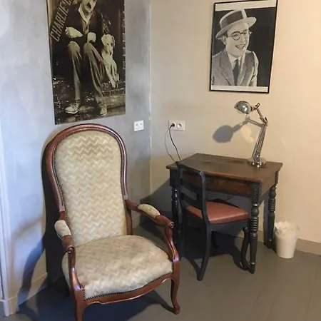 Le Petit Chateau Des Cedres
