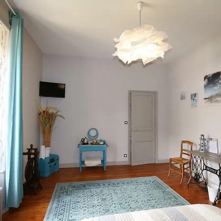 Le Petit Château Des Cedres 3*