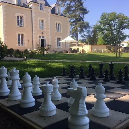 Le Petit Chateau Des Cedres Mouchamps