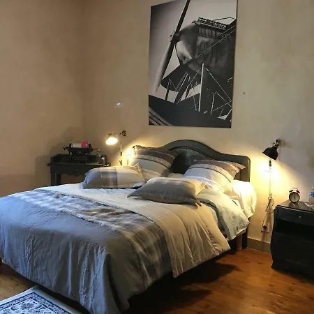 Le Petit Chateau Des Cedres