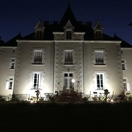 Couette-café Le Petit Château Des Cedres