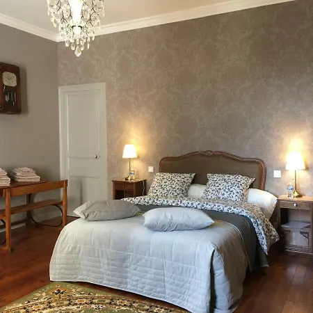 Le Petit Chateau Des Cedres