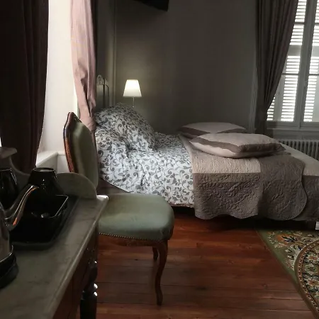 Le Petit Chateau Des Cedres Mouchamps