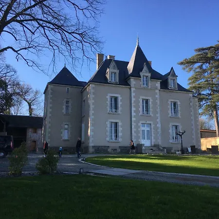 Le Petit Chateau Des Cedres Mouchamps