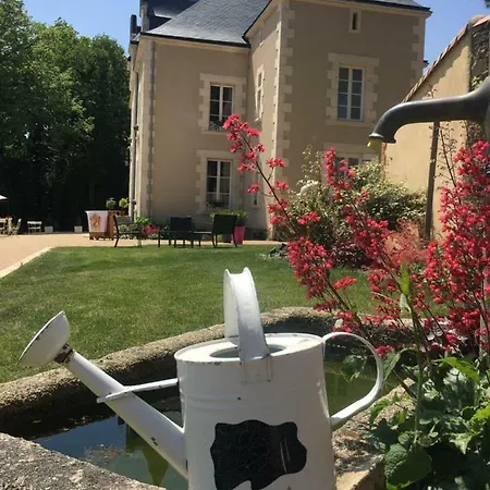 Le Petit Chateau Des Cedres *