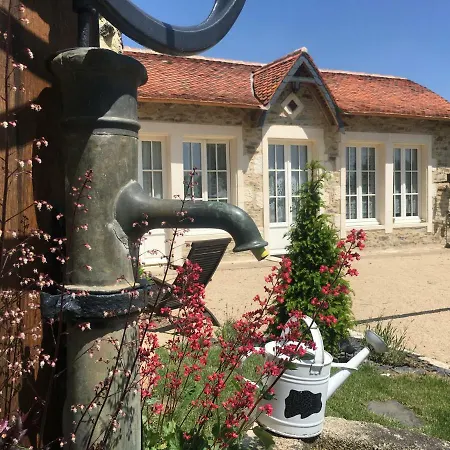 Le Petit Château Des Cedres Couette-café 3*