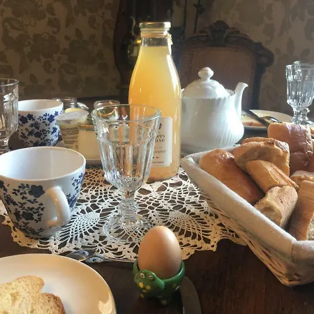 Couette-café Le Petit Château Des Cedres 3*