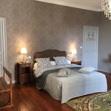 Le Petit Chateau Des Cedres Bed & Breakfast 3*