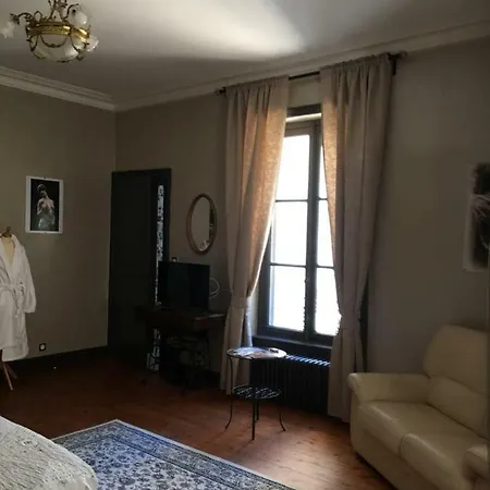 Couette-café Le Petit Château Des Cedres