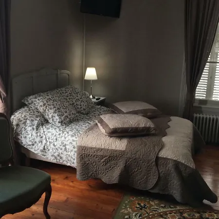 Le Petit Chateau Des Cedres *