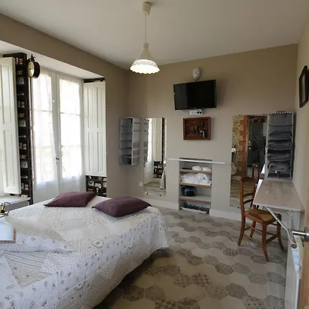 Couette-café Le Petit Château Des Cedres Mouchamps