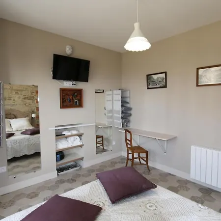 Le Petit Chateau Des Cedres