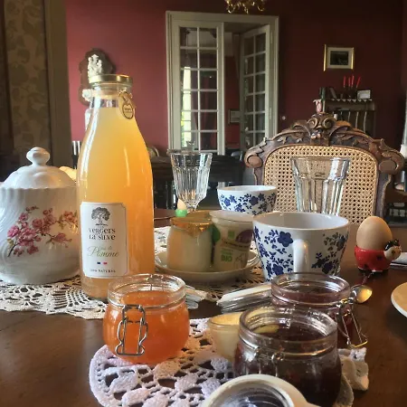 Couette-café Le Petit Château Des Cedres 3*