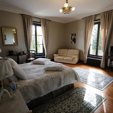 Le Petit Château Des Cedres Couette-café Mouchamps