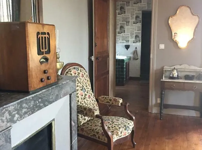 Le Petit Chateau Des Cedres بيت للعطل