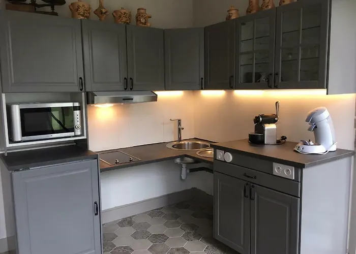 Le Petit Chateau Des Cedres *