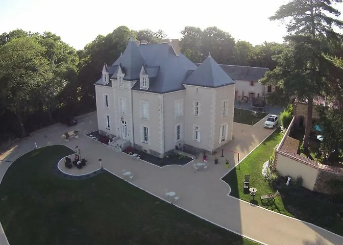 Le Petit Chateau Des Cedres
