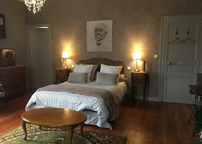 Le Petit Chateau Des Cedres