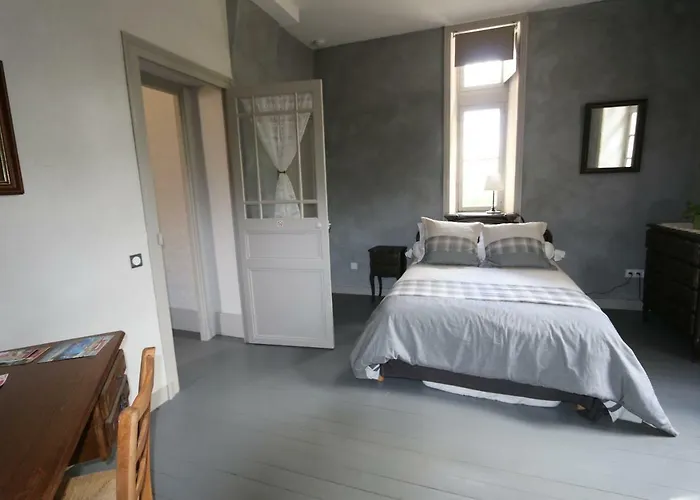 Le Petit Chateau Des Cedres بيت للعطل *