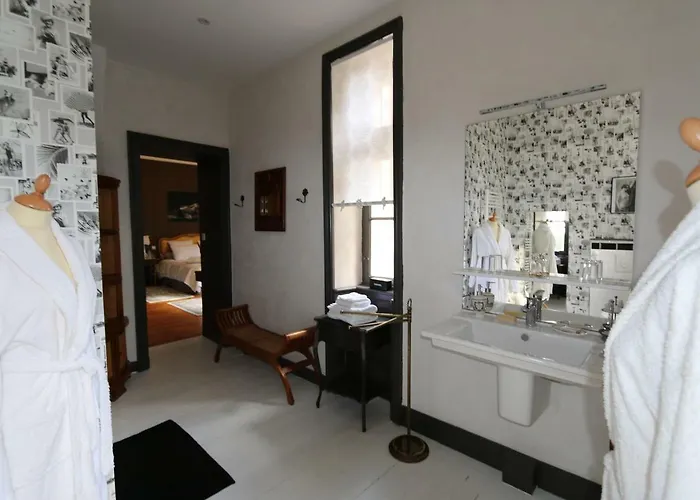 Le Petit Chateau Des Cedres بيت للعطل *