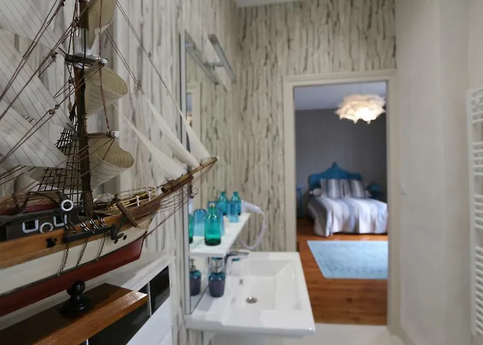 Le Petit Chateau Des Cedres بيت للعطل Mouchamps