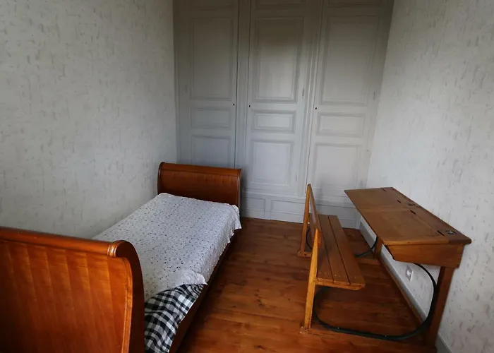 Le Petit Chateau Des Cedres بيت للعطل Mouchamps