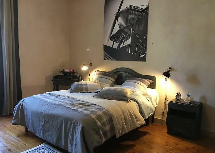 Le Petit Chateau Des Cedres