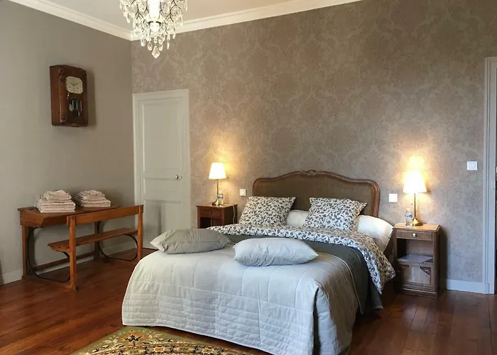 Le Petit Chateau Des Cedres