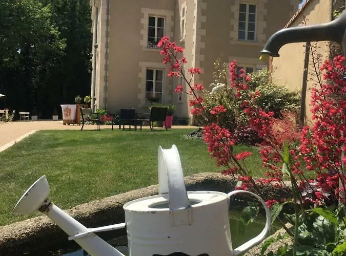 Le Petit Chateau Des Cedres *