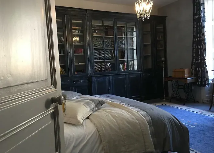 Сasa de vacaciones Le Petit Chateau Des Cedres *