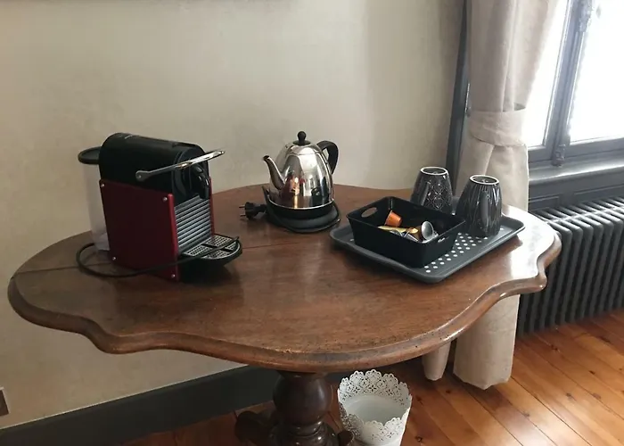 Le Petit Chateau Des Cedres *