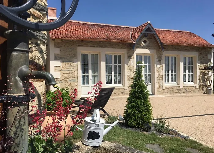 Le Petit Chateau Des Cedres بيت للعطل Mouchamps