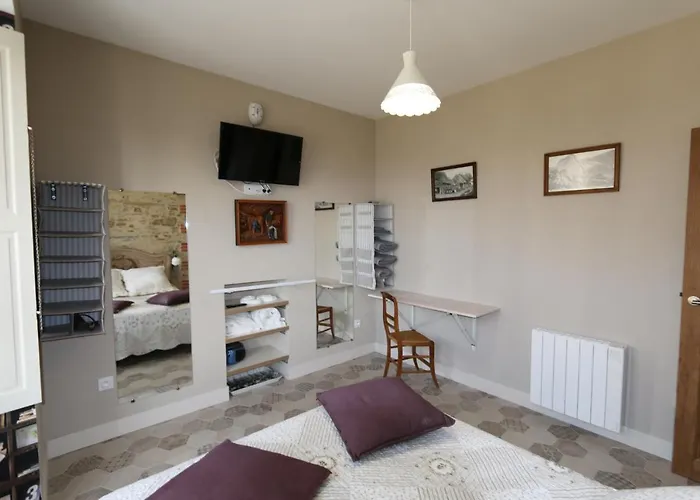 Le Petit Chateau Des Cedres